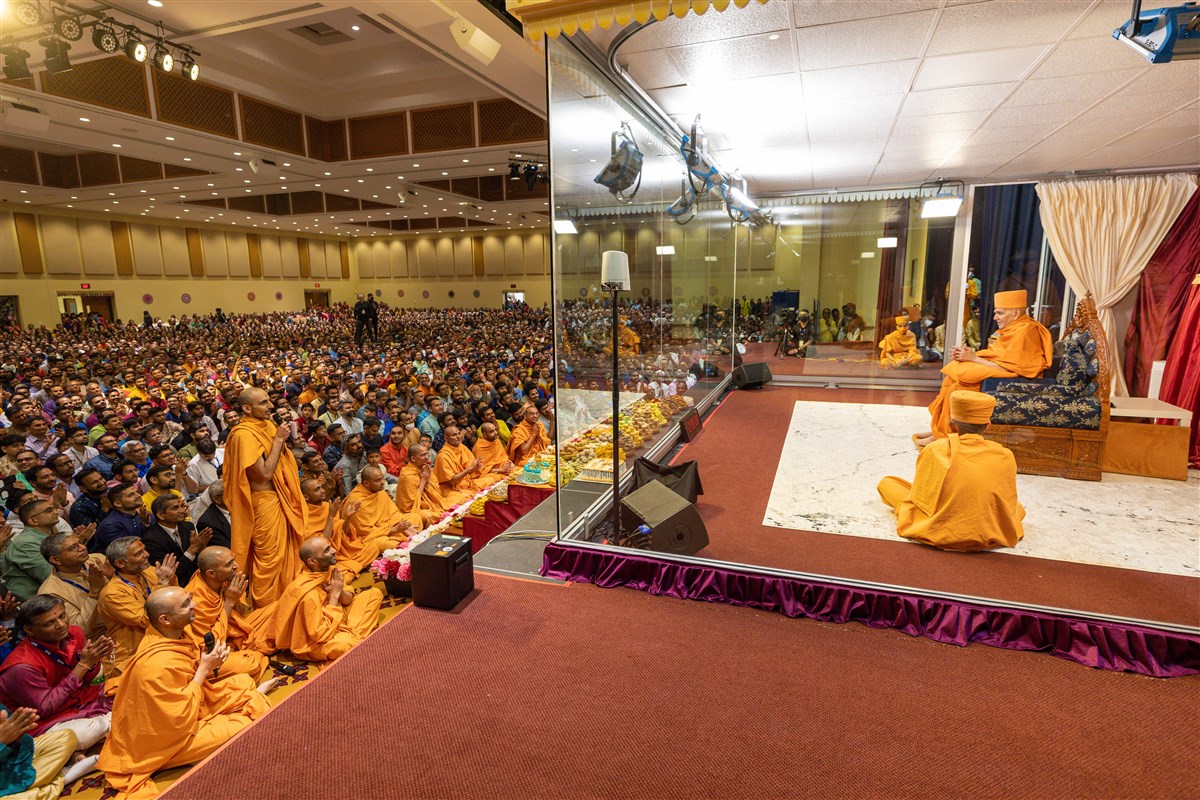 Swamis welcome Swamishri on behalf of various activity wings