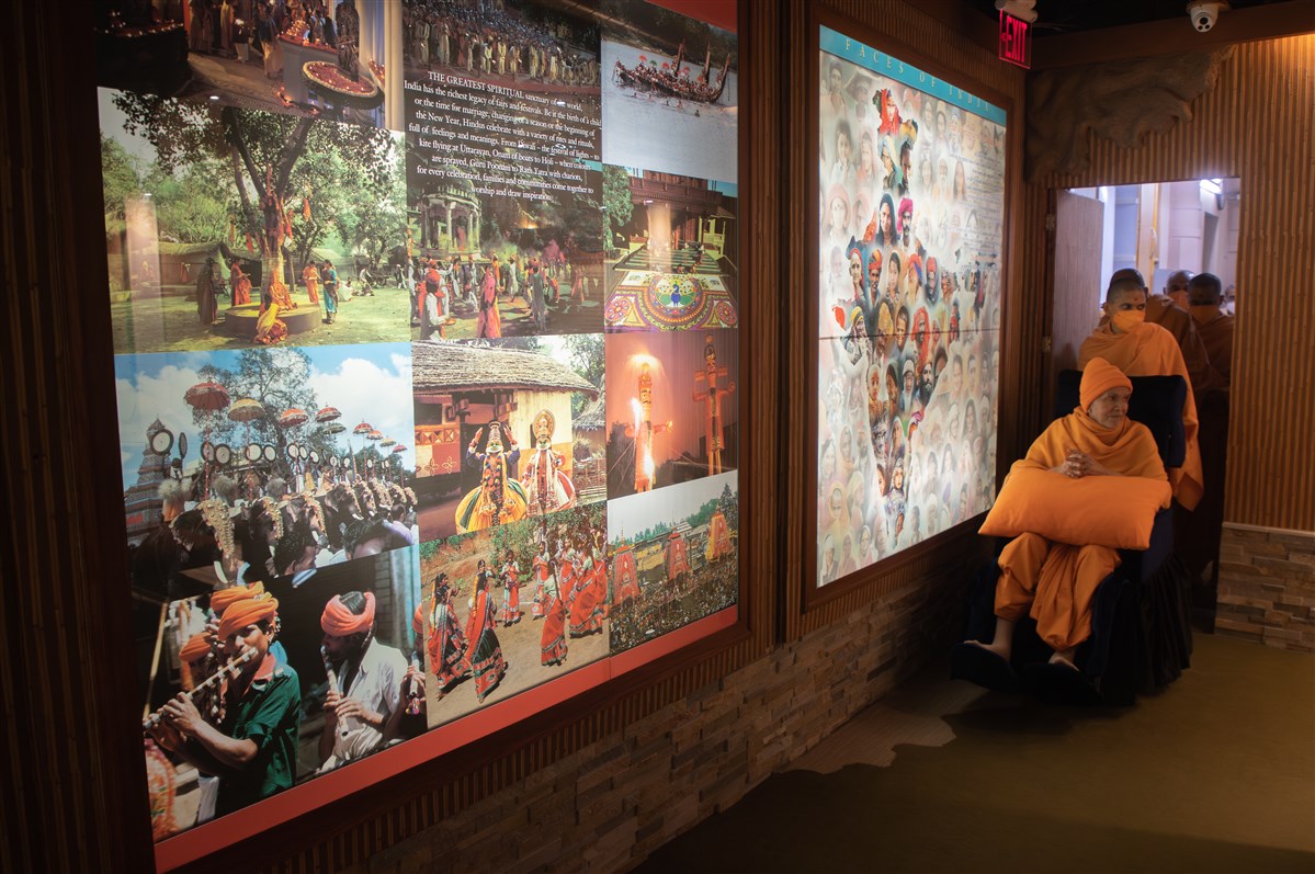 Param Pujya Mahant Swami Maharaj visits the Canadian Museum of Cultural Heritage of Indo-Canadians on his way to darshan