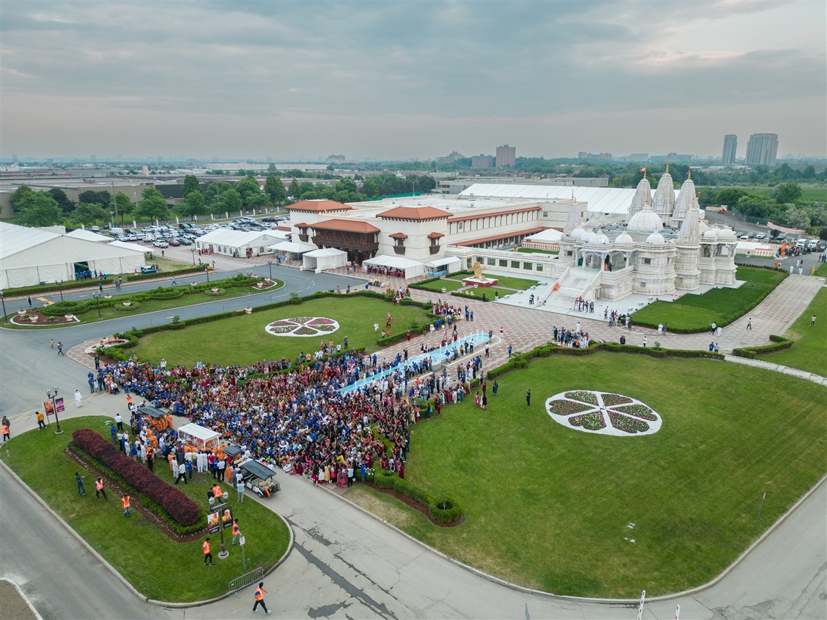 The aerial view of Swamishri's visit to the Mandir Campus