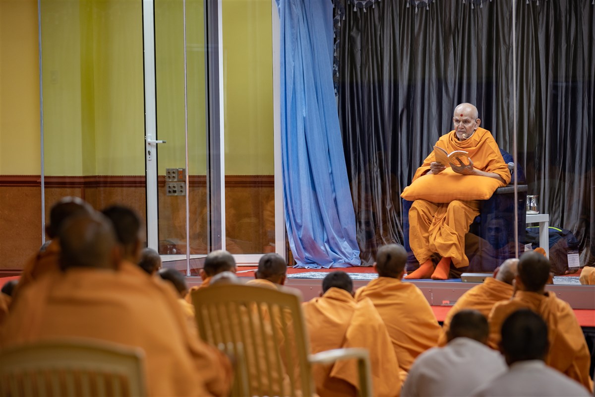 Swamis listen attentively to Swamishri's words