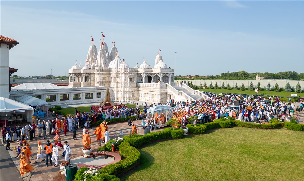 Wide view of the Rathyatra procession