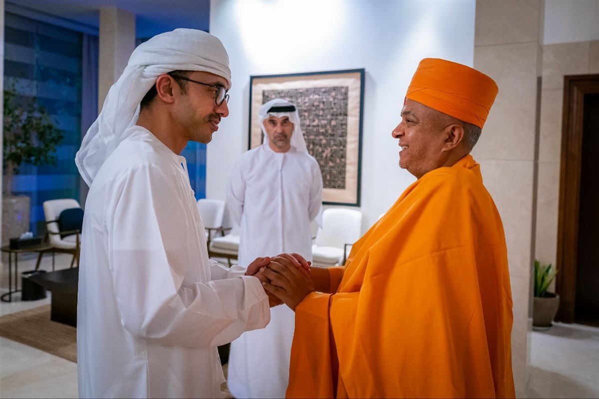 HH Sheikh Abdullah bin Zayed Al Nahyan warmly received Swami Brahmaviharidas at his private palace in Abu Dhabi