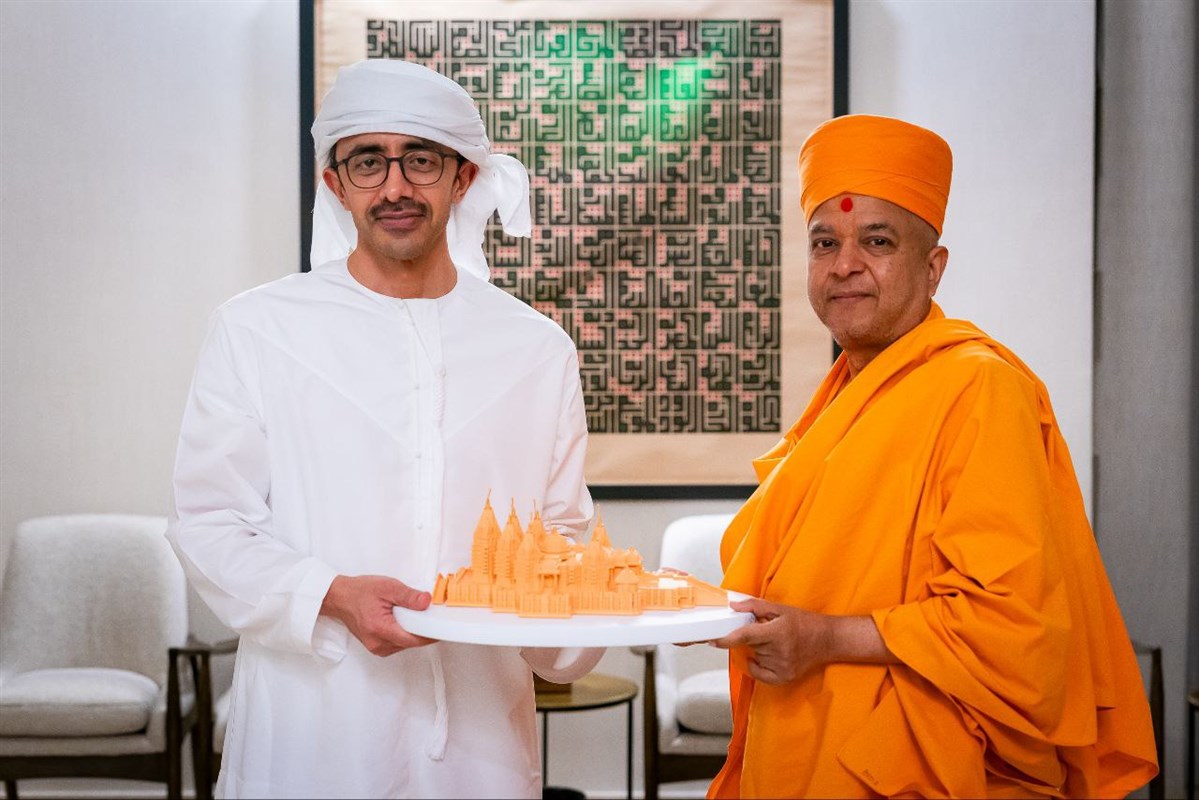 Swami Brahmaviharidas presents a 3D printed model of the Mandir to HH Sheikh Abdullah bin Zayed Al Nahyan