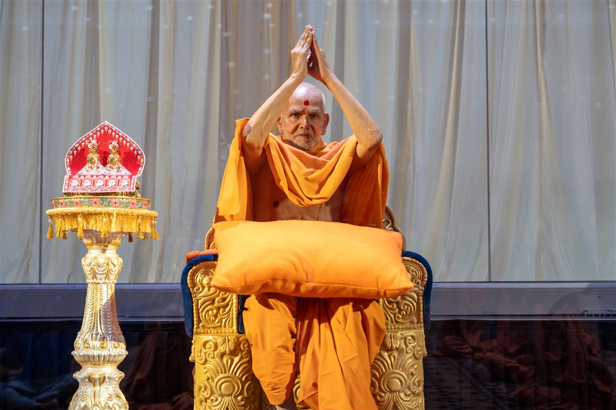 Swamishri practices yoga in observance of the International Day of Yoga