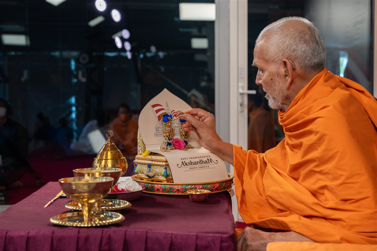 Swamishri is deeply immersed in Vedic rituals during the launch of the Festival of Inspirations to be celebrated in Robbinsville, New Jersey