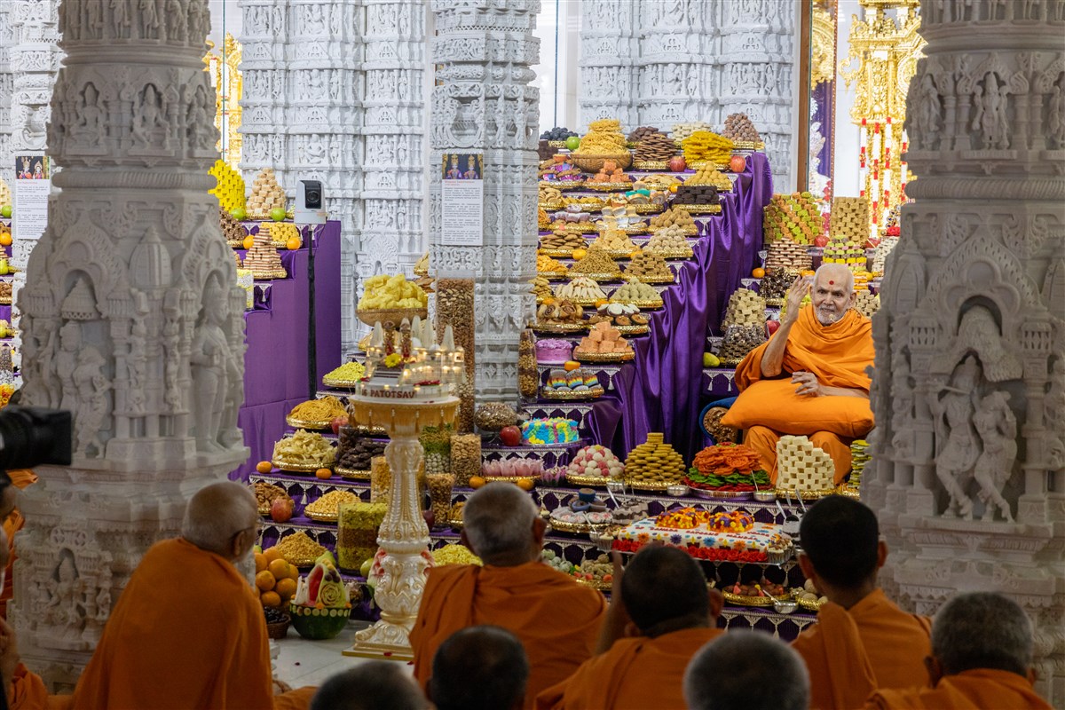 Swamis gain a unique darshan as they listen to Swamishri