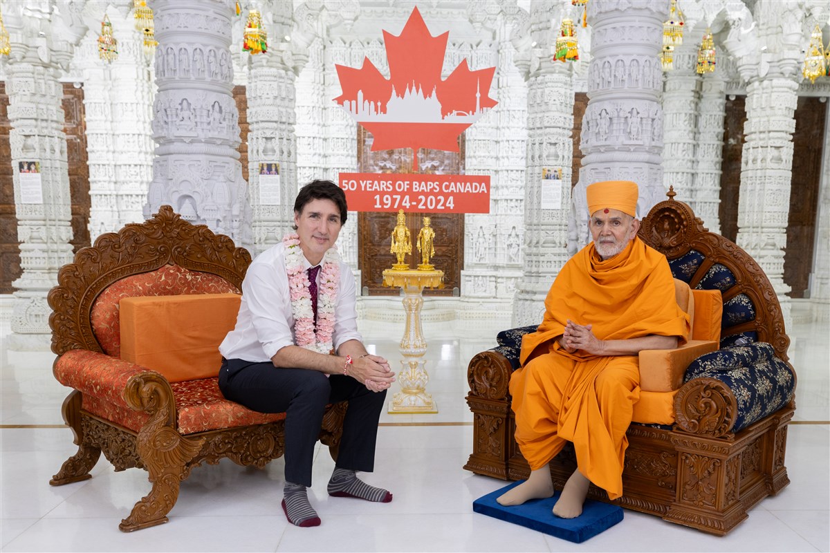 HH Mahant Swami Maharaj with Prime Minister Justin Trudeau
