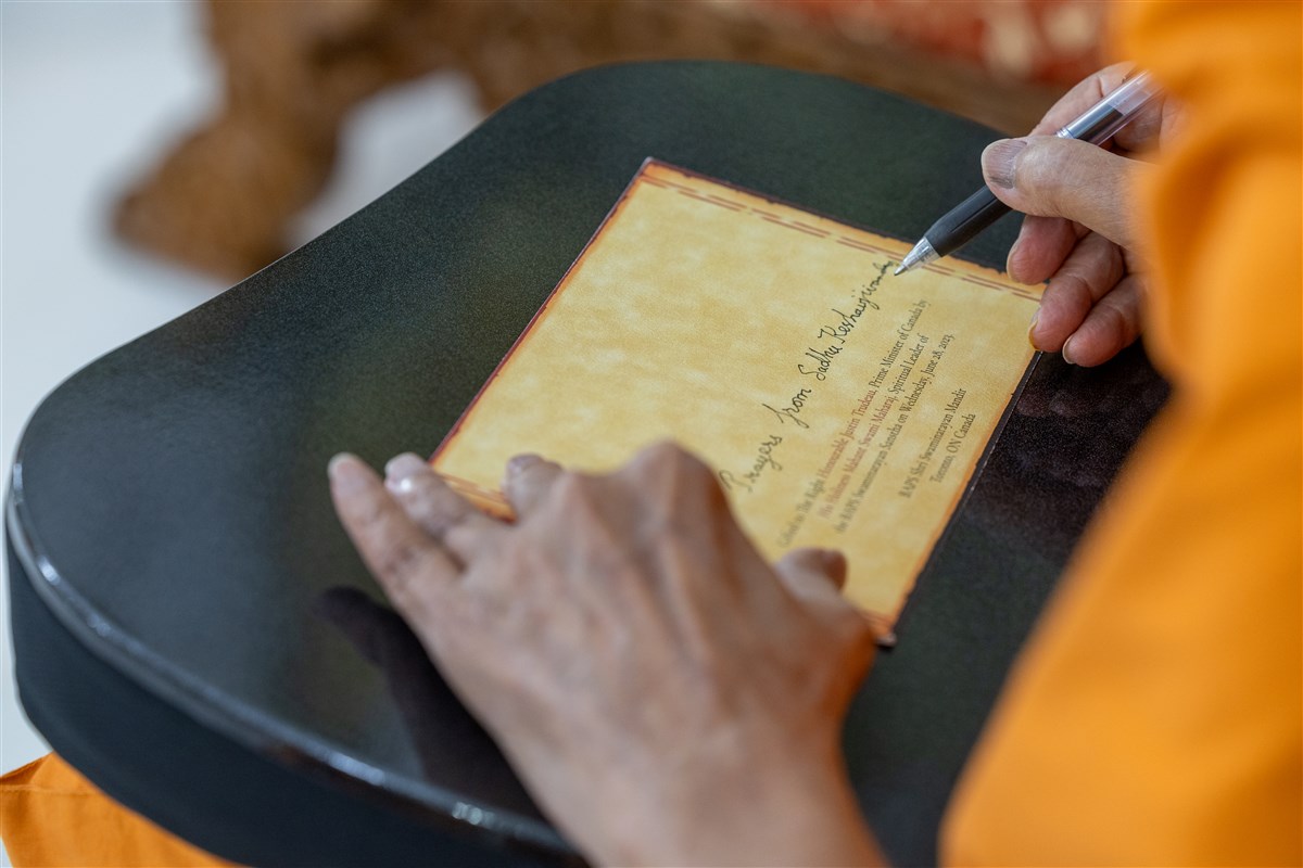 Swamishri writes personal prayers and blessings for Prime Minister Trudeau