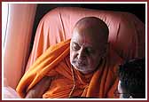 Pramukh Swami Maharaj Arrives in Los Angeles June 16, 2004