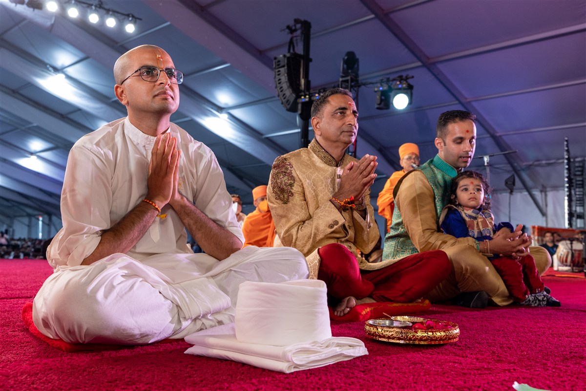 A sadhak and his family member participate in the diksha ceremony