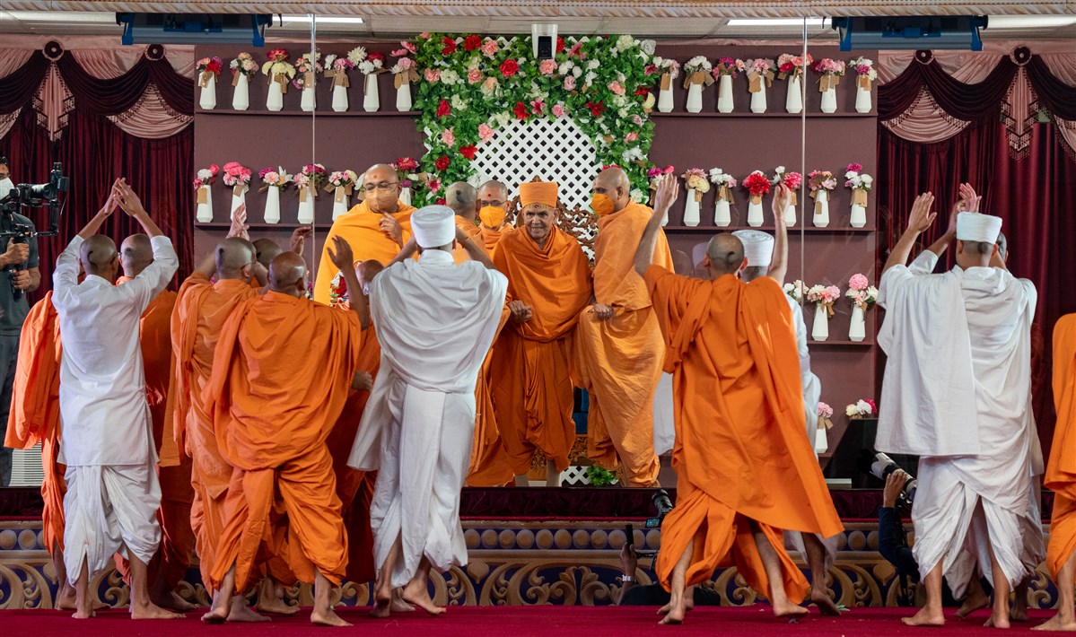 With joyous enthusiasm, the newly ordained parshads dance before Swamishri, and they are joined by other swamis
