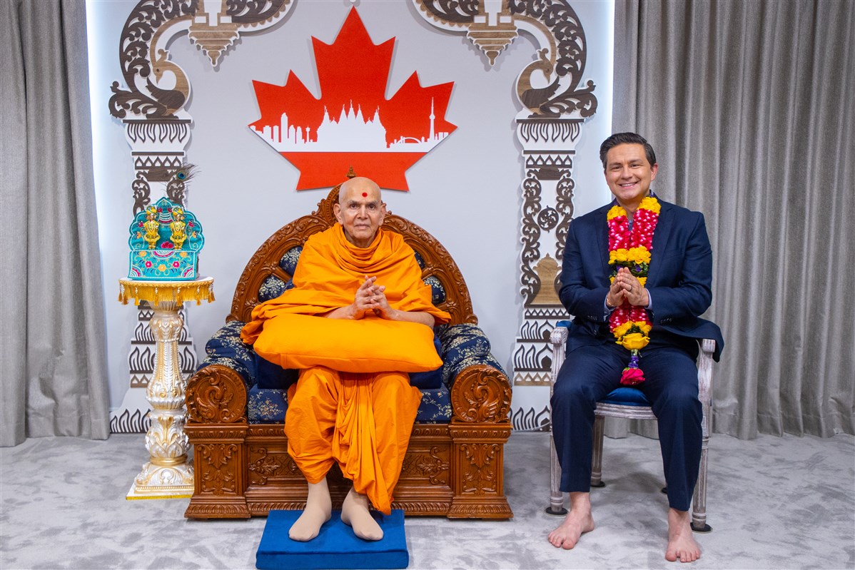 HH Mahant Swami Maharaj with Hon. Pierre Poilievre