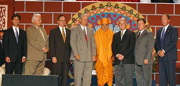 Swamishri with all the dignitaries present at the Shilanyas Vidhi