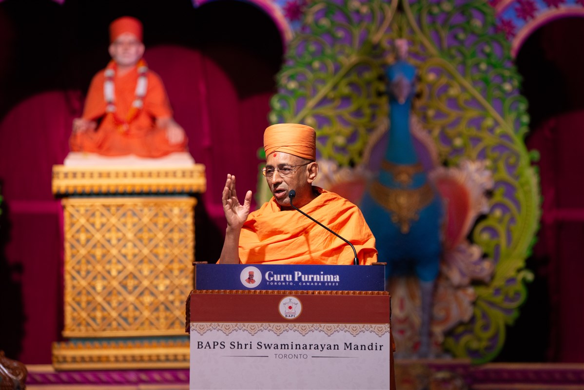 Vivekjivandas Swami addressing the Guru Purnima assembly