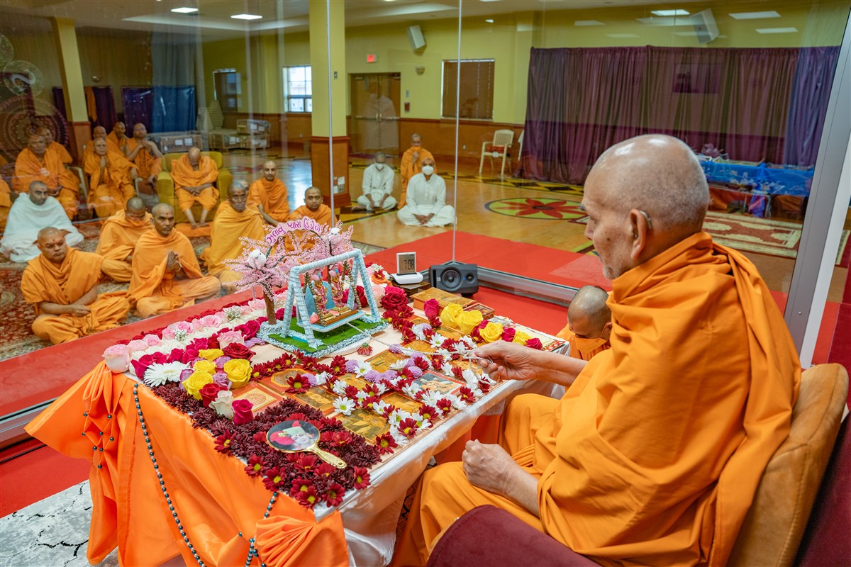 Swamishri swings Shri Harikrishna Maharaj and Shri Gunatitanand Swami Maharaj on a traditional hindolo
