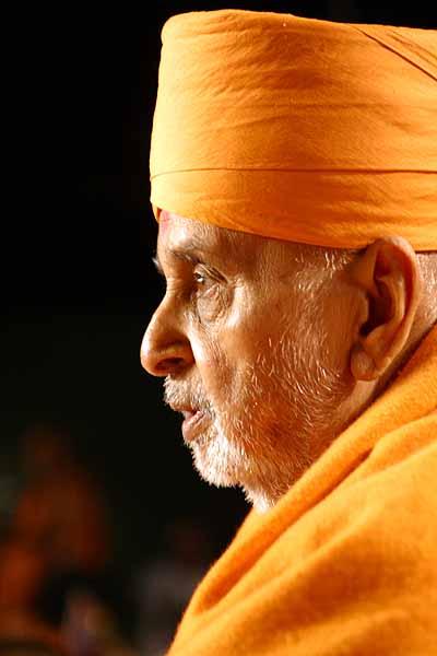Divine Moods of Swamishri June 21, 2004 - 