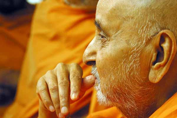 Divine Moods of Swamishri June 21, 2004 - 