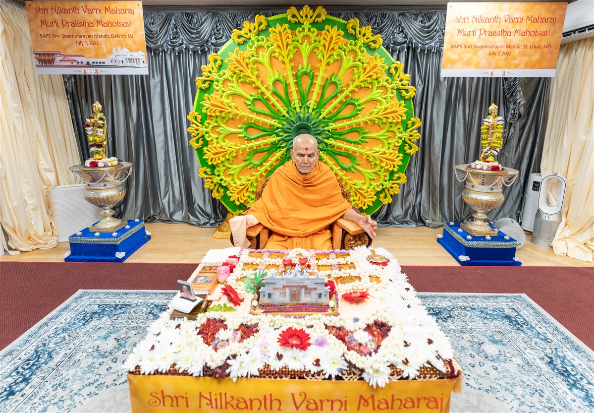 Swamishri immersed in the puja