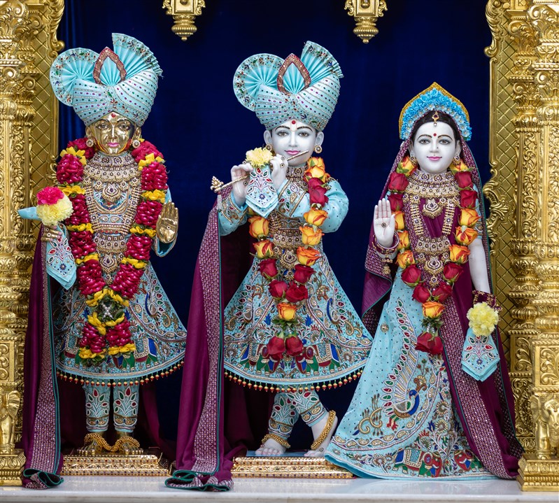 Shri Harikrishna Maharaj and Shri Radha-Krishna Bhagwan