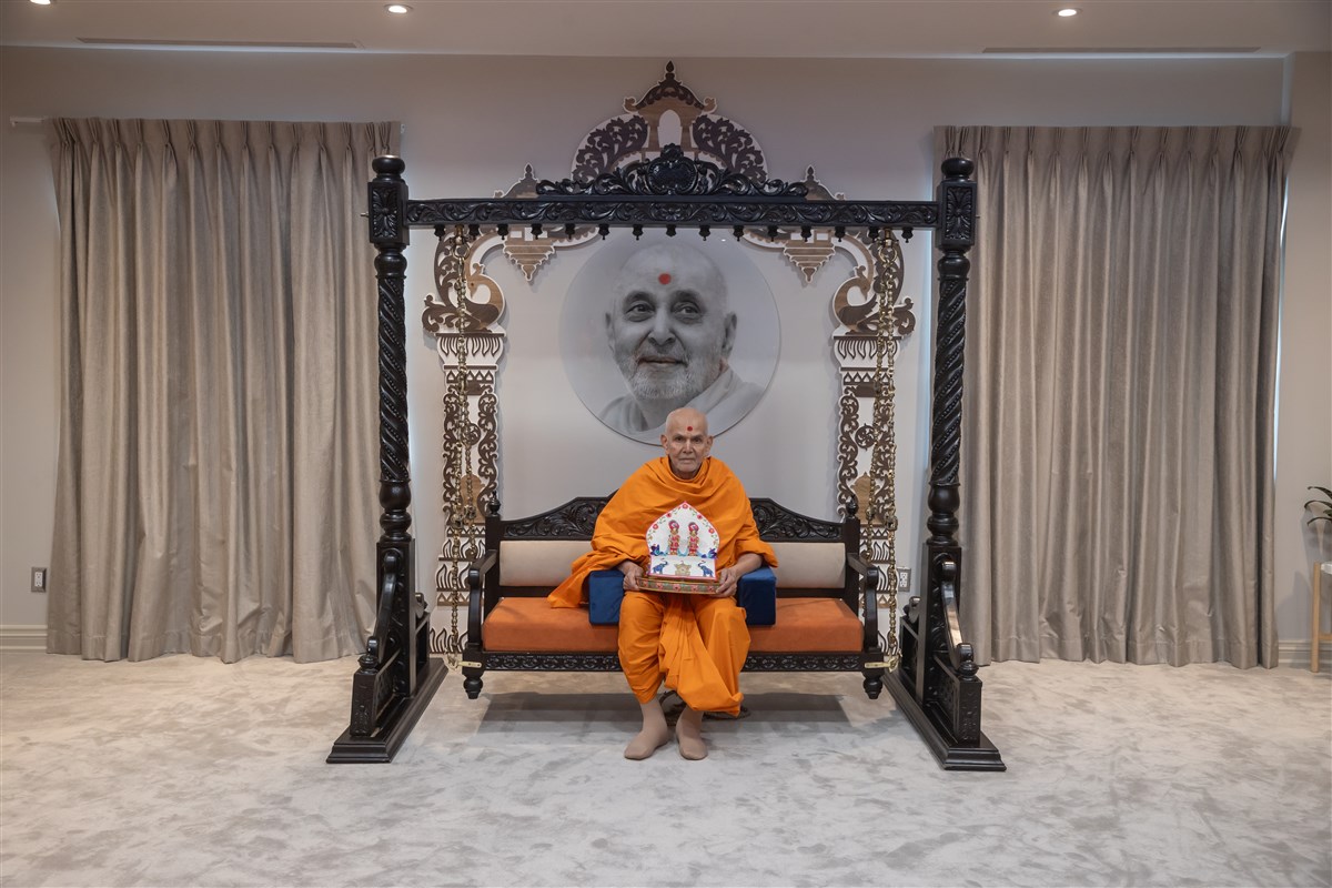 Swamishri in a hindolo with Shri Harikrishna Maharaj and Shri Gunatitanand Swami Maharaj