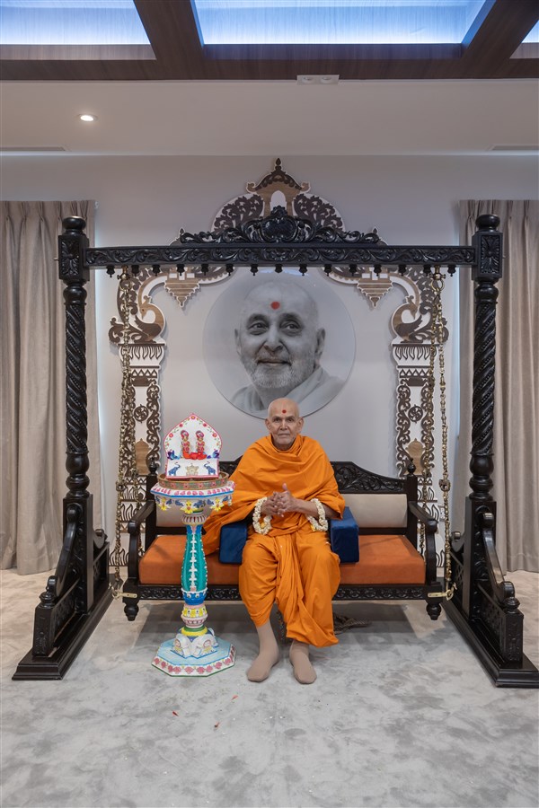 Swamishri in a hindolo with Shri Harikrishna Maharaj and Shri Gunatitanand Swami Maharaj