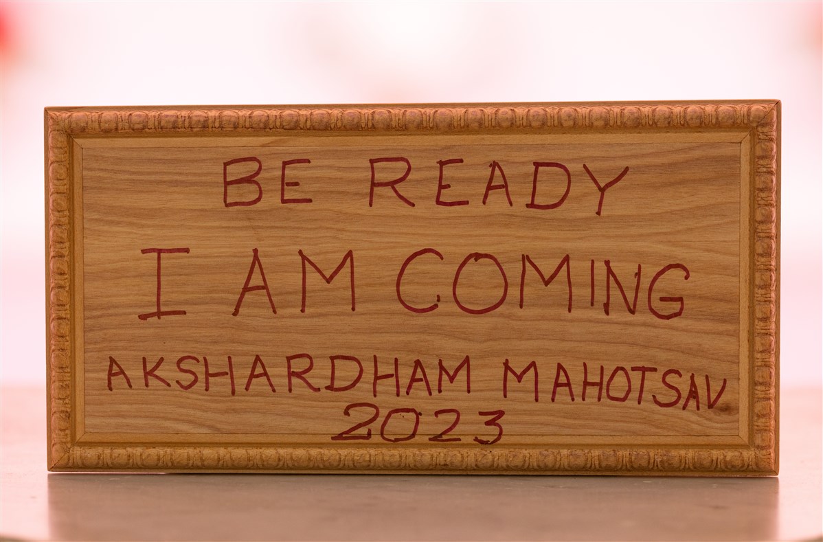 A plaque written by Param Pujya Mahant Swami Maharaj