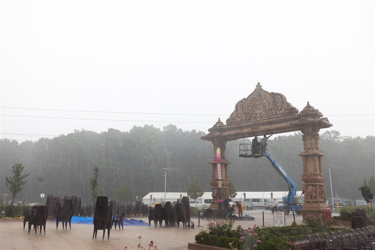 A heavy rainfall occured just before Swamishri's visit