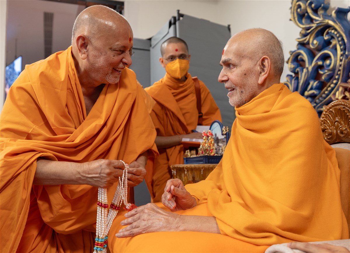 Swamishri and Sadguru Ishwarcharandas Swami share a jovial moment