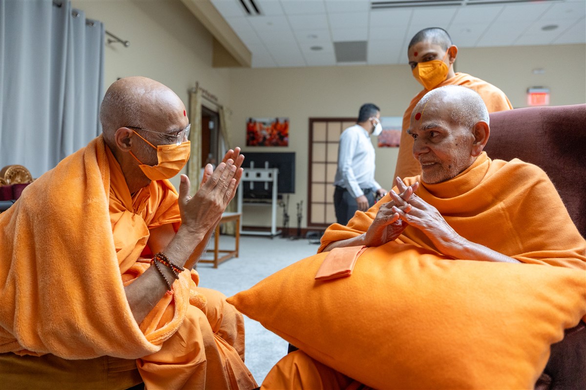 Swamishri blesses Bhaktinandandas Swami