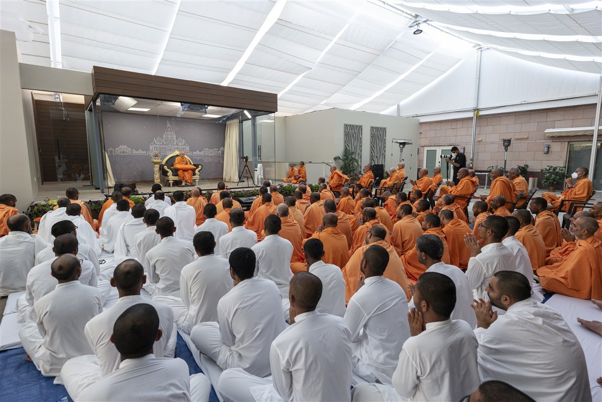 Swamis greet Swamishri with folded hands