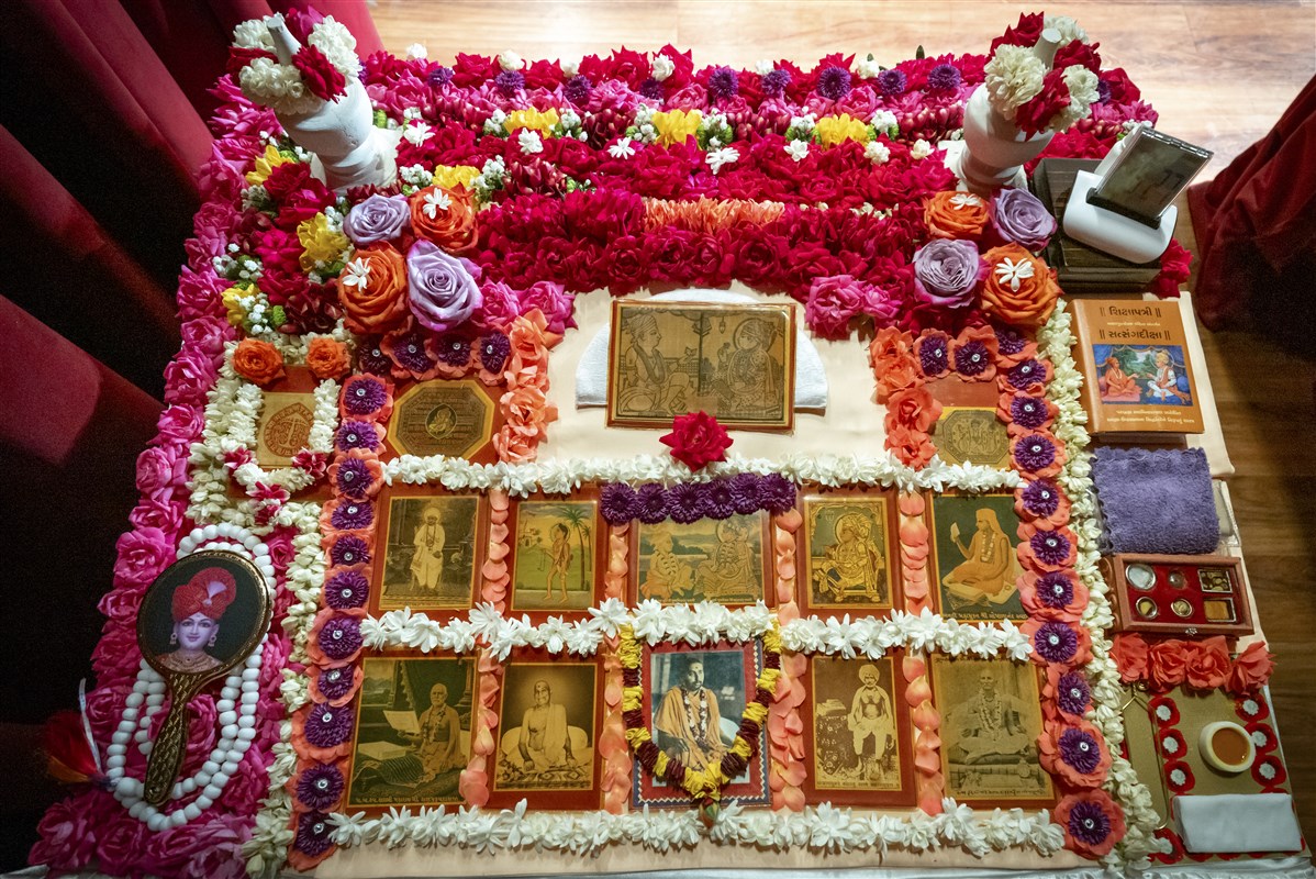 Murtis of Swamishri's puja