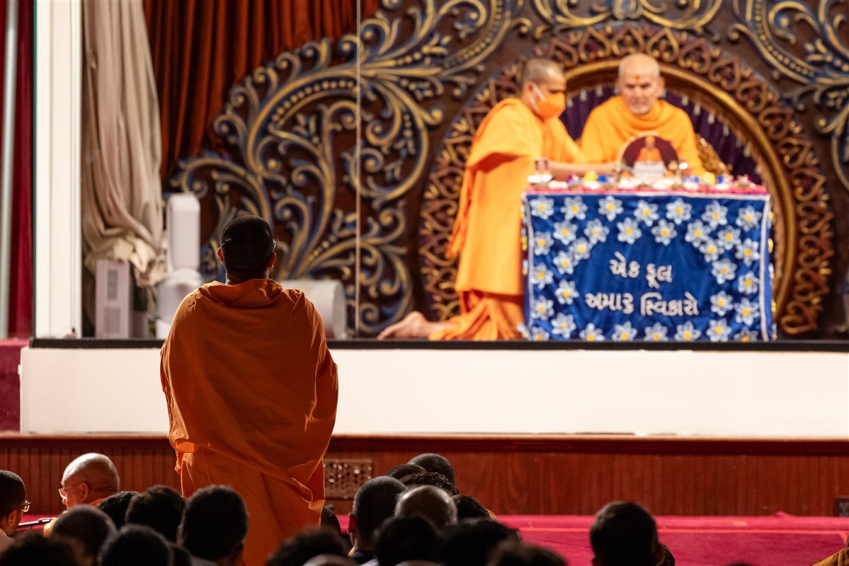 A swami presents during Swamishri's puja