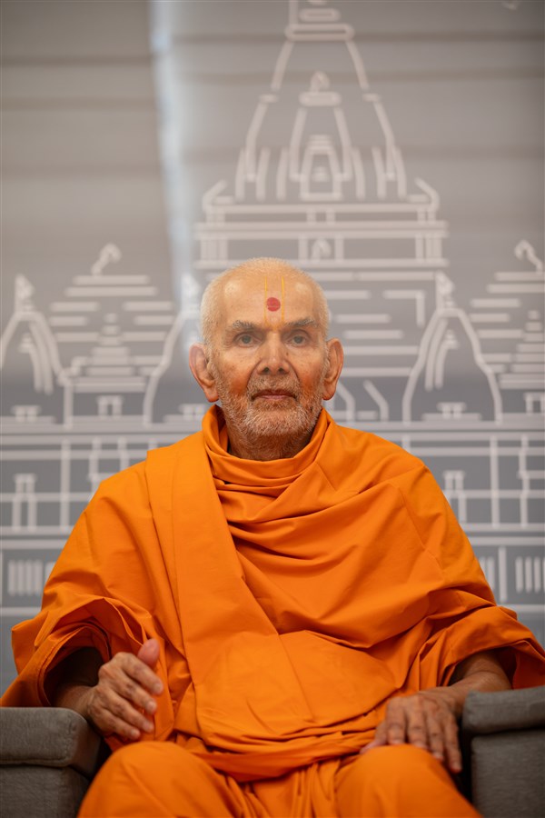 Swamishri's unique darshan