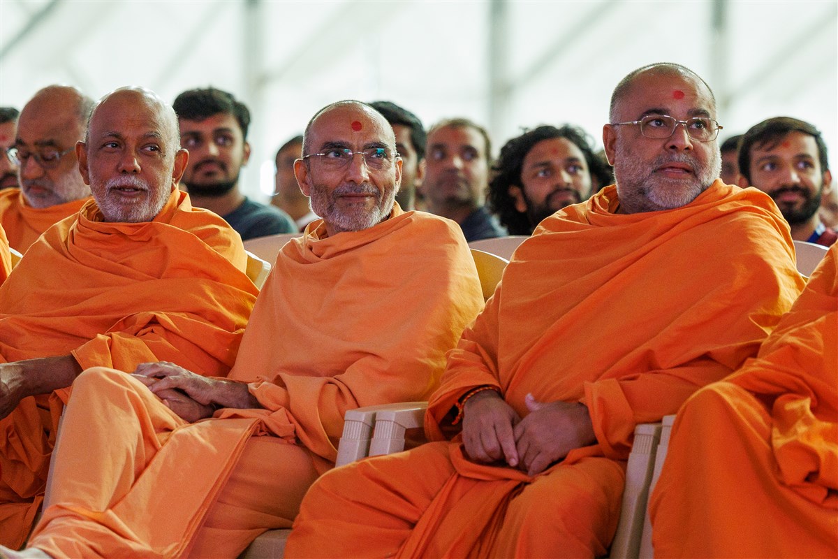 Swamis joyfully witness the 'Festival of Inspirations' launch ceremony