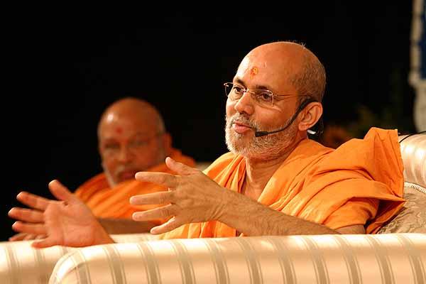 Pujya Viveksagar Swami relays personal experiences with Yogiji Maharaj 
