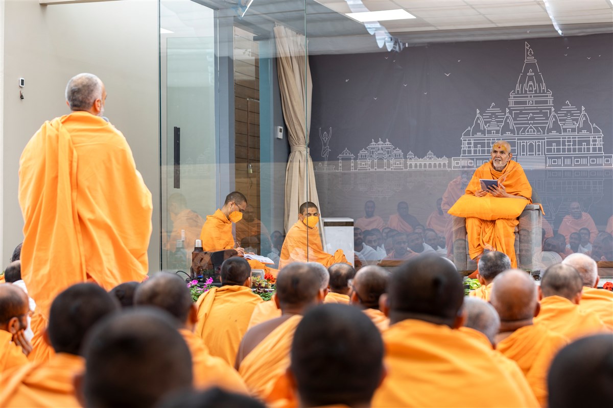 A swami presents during the afternoon discourse