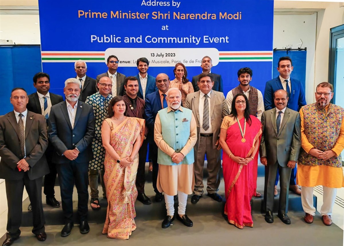 The leader of BAPS France, Shaileshbhai Bhavsar (third from left in middle row), also met Prime Minister Modi along with other prominent community leaders from the Indian diaspora in France
