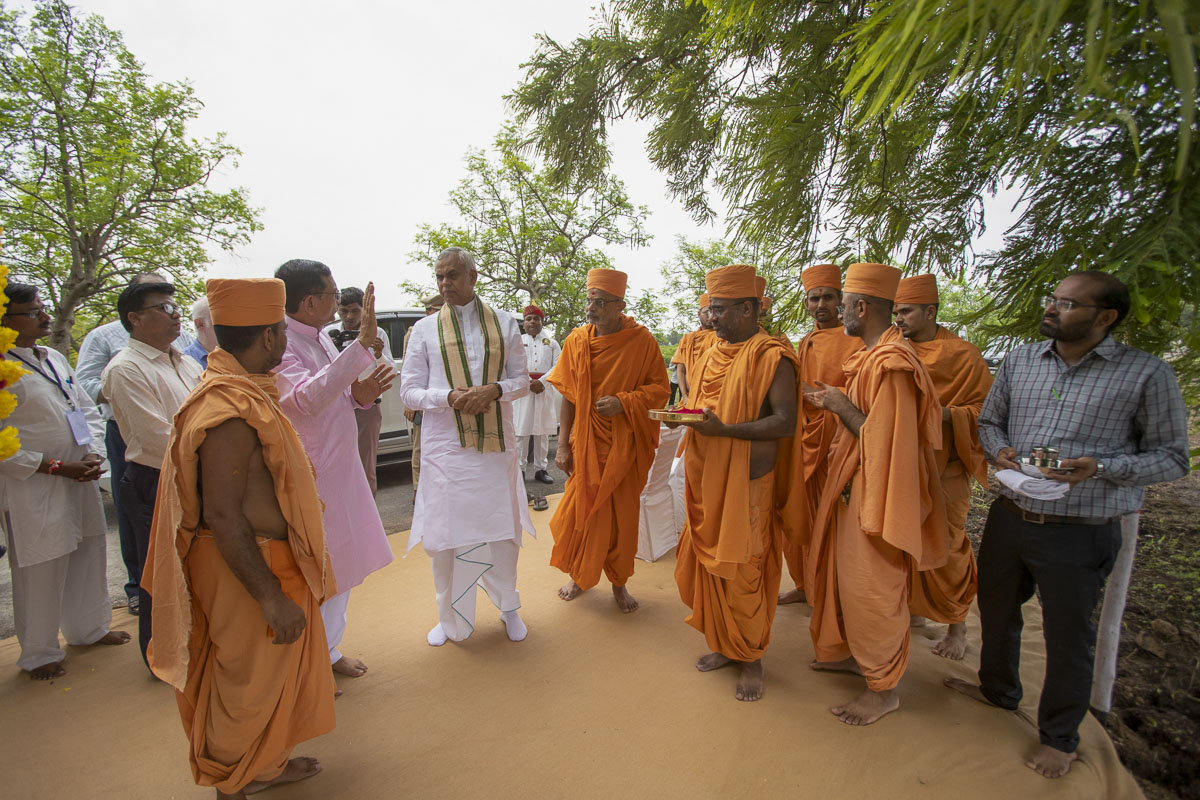 Honorable Governor of Gujarat Attends Natural Farming Conference, Sarangpur