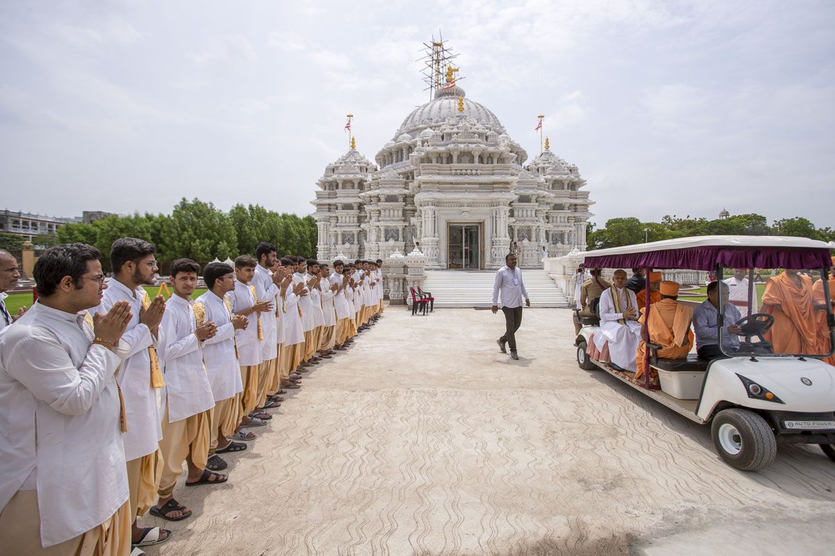 Honorable Governor of Gujarat Attends Natural Farming Conference, Sarangpur
