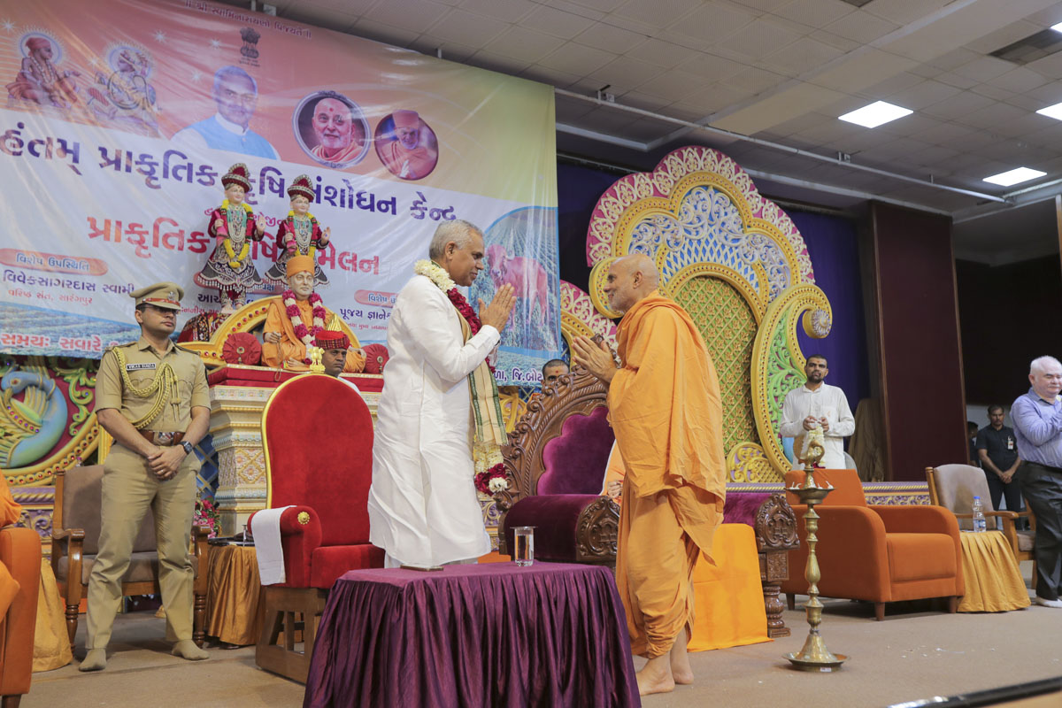 Honorable Governor of Gujarat Attends Natural Farming Conference, Sarangpur