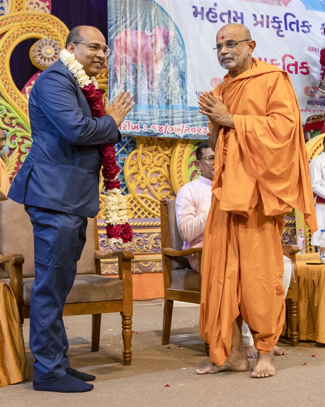 Honorable Governor of Gujarat Attends Natural Farming Conference, Sarangpur