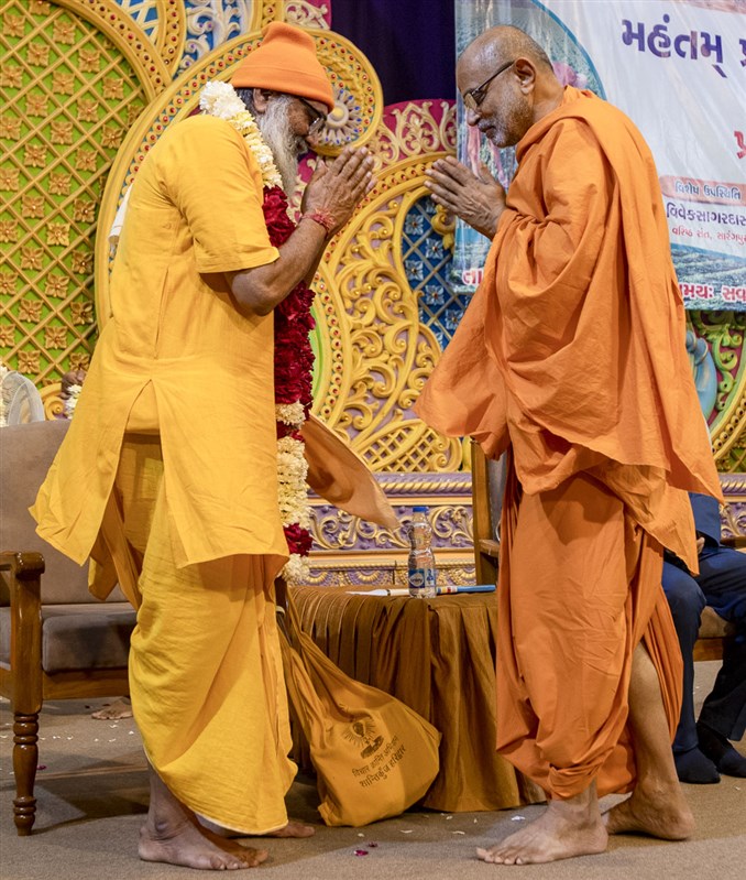 Honorable Governor of Gujarat Attends Natural Farming Conference, Sarangpur