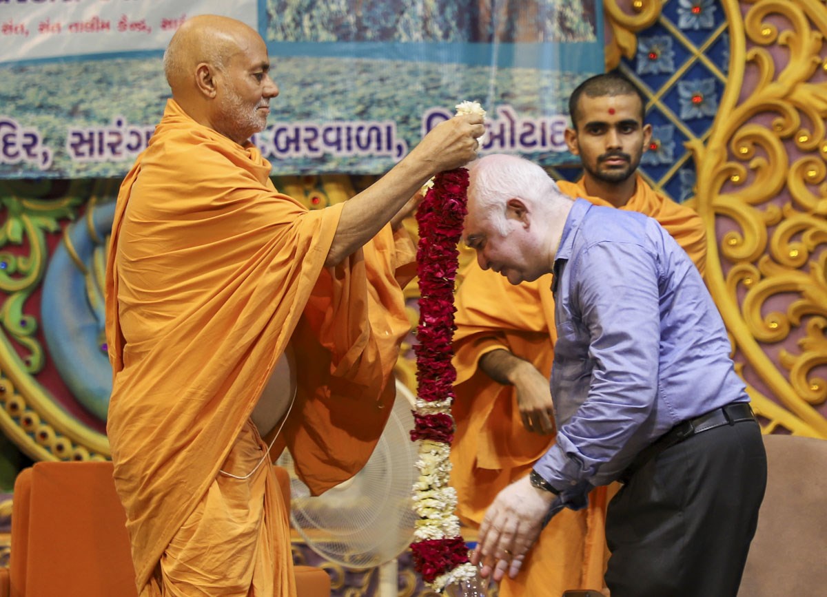 Honorable Governor of Gujarat Attends Natural Farming Conference, Sarangpur