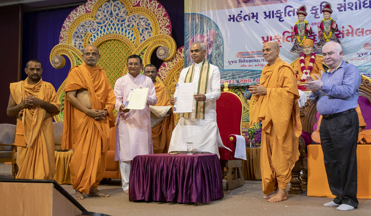 Honorable Governor of Gujarat Attends Natural Farming Conference, Sarangpur