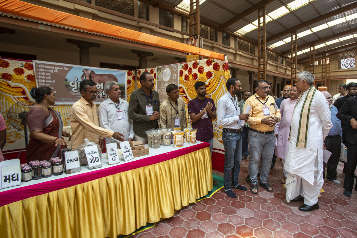 Honorable Governor of Gujarat Attends Natural Farming Conference, Sarangpur