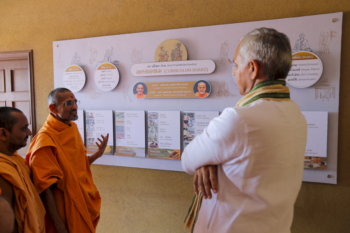 Honorable Governor of Gujarat Attends Natural Farming Conference, Sarangpur