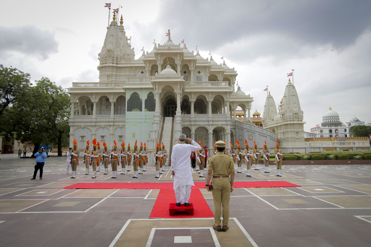 Honorable Governor of Gujarat Attends Natural Farming Conference, Sarangpur