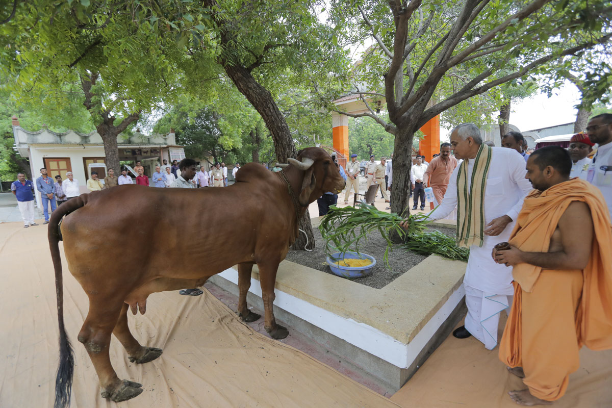 Honorable Governor of Gujarat Attends Natural Farming Conference, Sarangpur