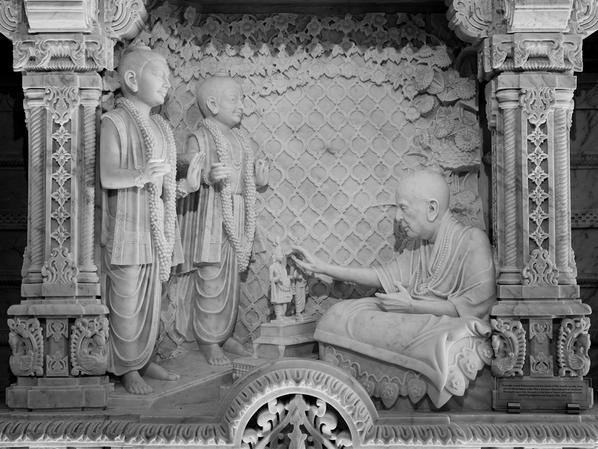 The murti depicting the murti pratishtha rituals done by Pramukh Swami Maharaj in Ahmedabad