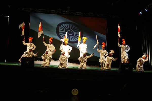 Balaks perform a welcome dance proclaiming the greatness of India